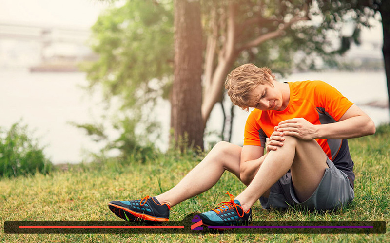 فردی که به خاطر ورزش دچار زانو درد شده است.