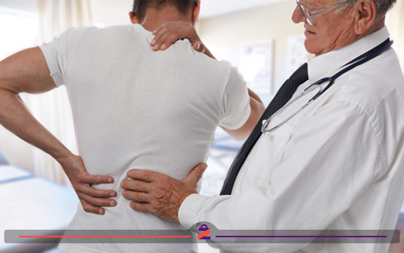 معاینه دکتر برای خشکی کمر