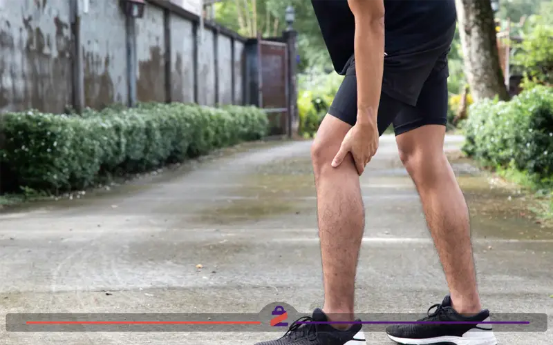 کشیدگی پشت زانو یک فرد جوان